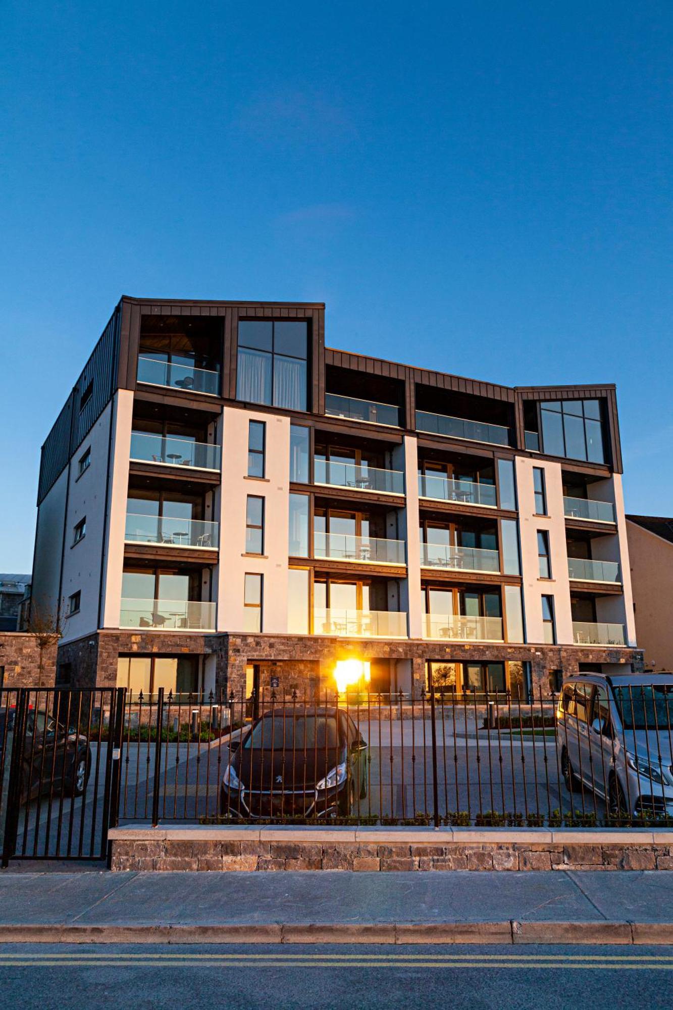Shoreline Apartments غالواي المظهر الخارجي الصورة