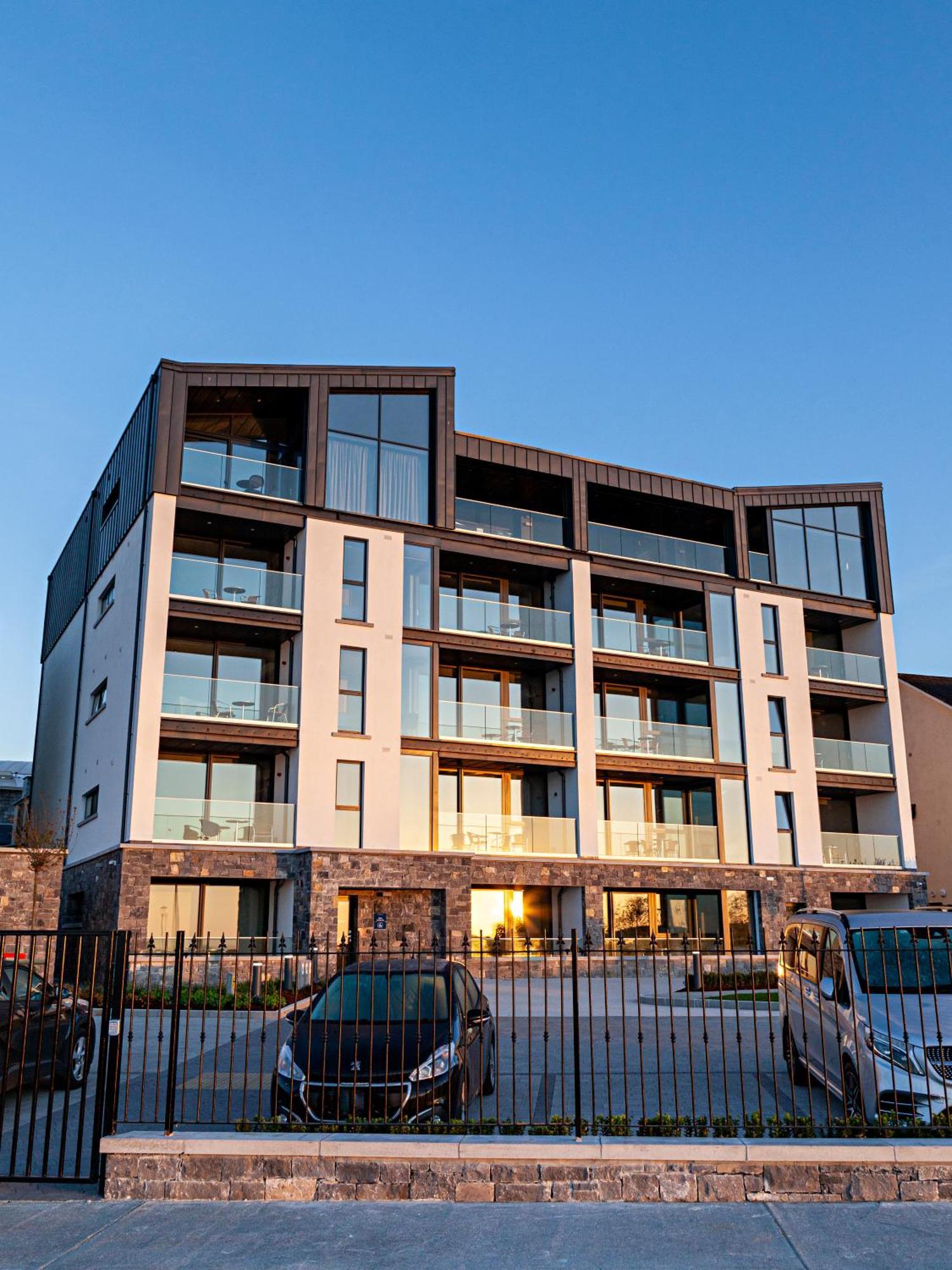 Shoreline Apartments غالواي المظهر الخارجي الصورة